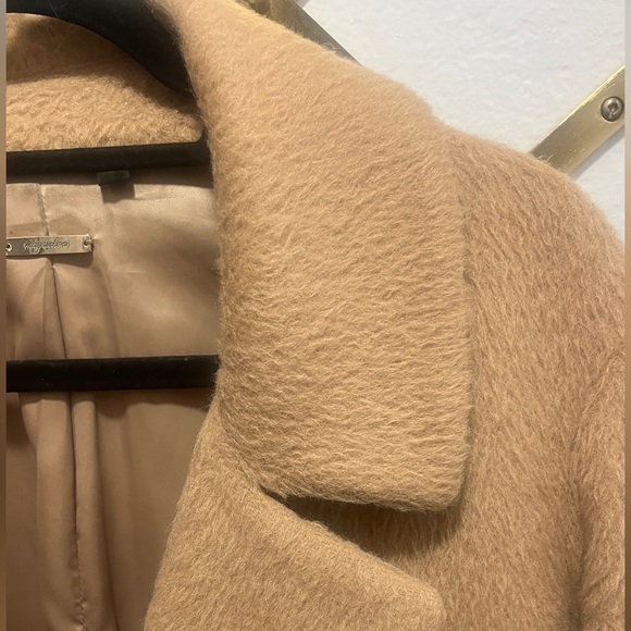 Gorgeous Magaschoni Alpaca and Wool Camel Coat - Picture 5 of 7